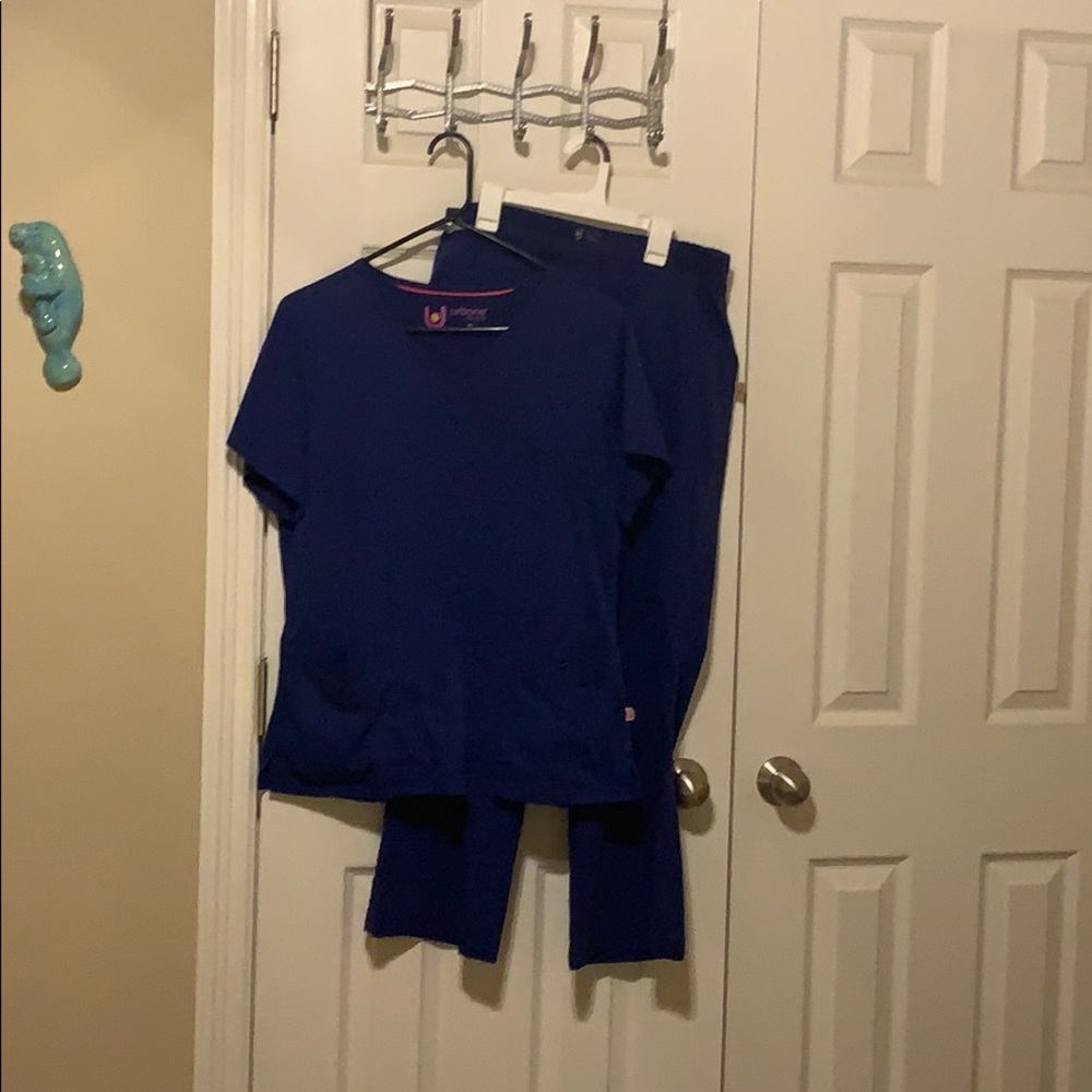 Scrub set